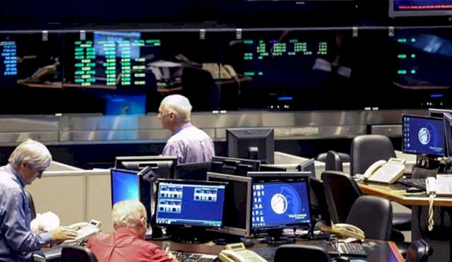 Ordenan pagar una deuda en moneda norteamericana comprando a precio del Dólar Bolsa