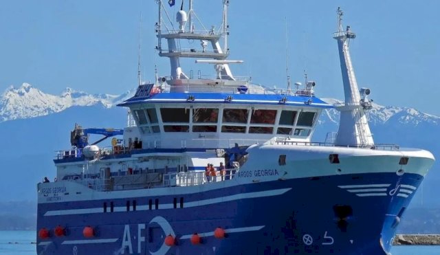 Murieron nueve marineros en el naufragio de un pesquero