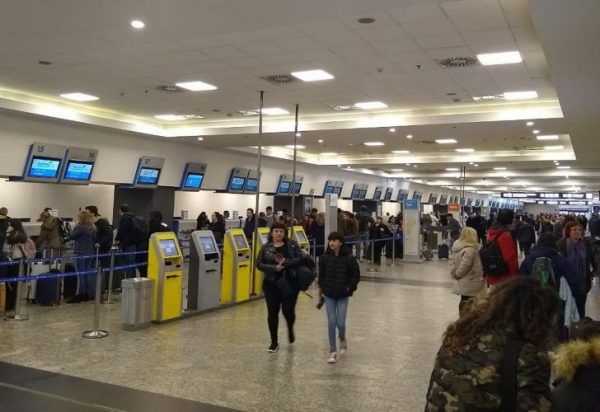 demoras-por-medida-de-fuerza-de-controladores-aereos-en-aeroparque-y-ezeiza-739246